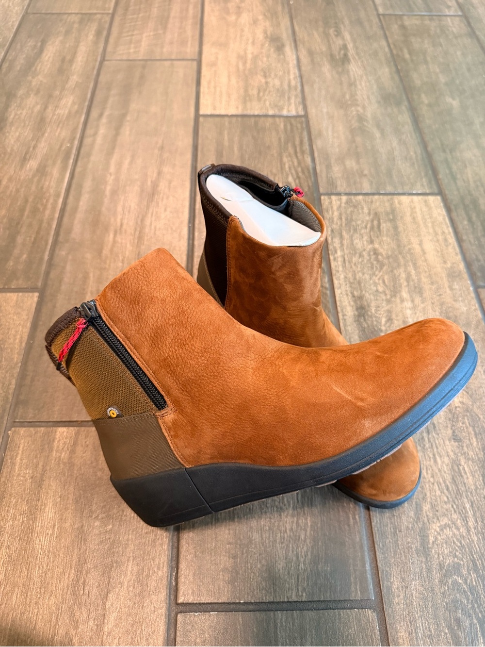 Bogs Womens Brown Suede Zip Ankle Boots